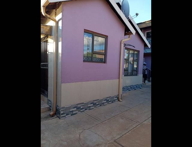 10 BEDROOM HOUSE FOR SALE IN PROTEA GLEN